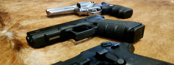 Pistolový Pohled Glock 9Mm Luger Revolver Colt King Cobra 357 — Stock fotografie