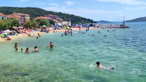 Split Croazia 2023 Veduta Delle Persone Che Fanno Bagno Nel — Video Stock