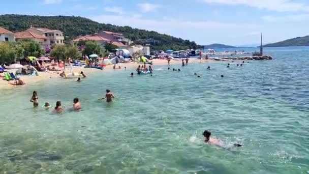 Split Croatie 2023 Les Gens Qui Baignent Dans Mer Les — Video