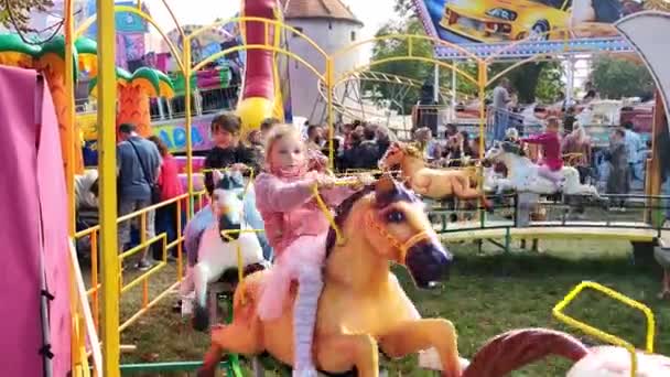 Uhersk Brod Czech Republic 2023 Children Fairground Attraction Children Carousel — Stock Video