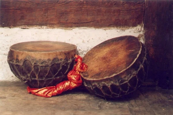 Par Viejos Instrumentos Percusión Clásicos Indios Llamados Nagadas Templo —  Fotos de Stock