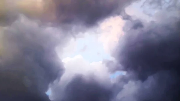 Céu Pintura Luz Rompe Nuvens Onduladas Quentes Imagens Royalty-Free