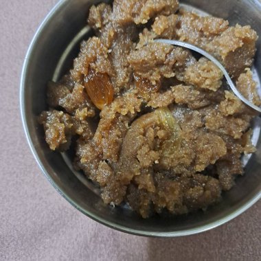 Lezzetli İnci darı ya da Bajra Halva yakın çekim 