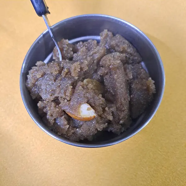 Lezzetli İnci darı ya da Bajra Halva yakın çekim 