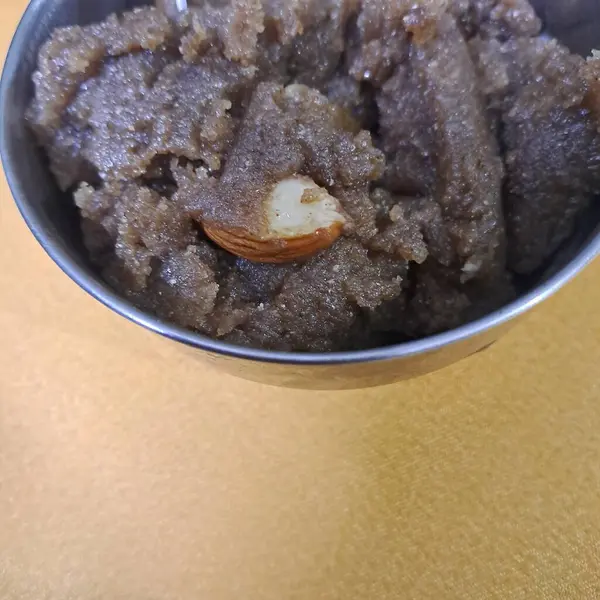 Lezzetli İnci darı ya da Bajra Halva yakın çekim 