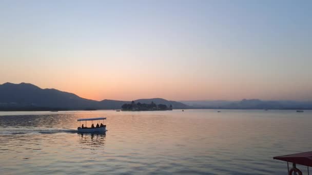 Boat Lake Pichola Sunset Udaipur Rajasthan India — Stock Video