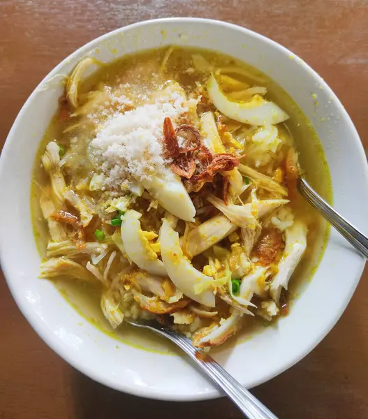 Soto Lamongan, Endonezya 'dan geleneksel tavuk çorbası..