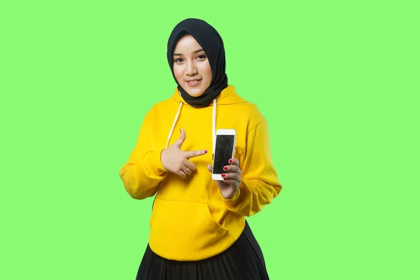 Beautiful Asian Moslem Girl Smile Holding Her Phone — Stock Photo, Image