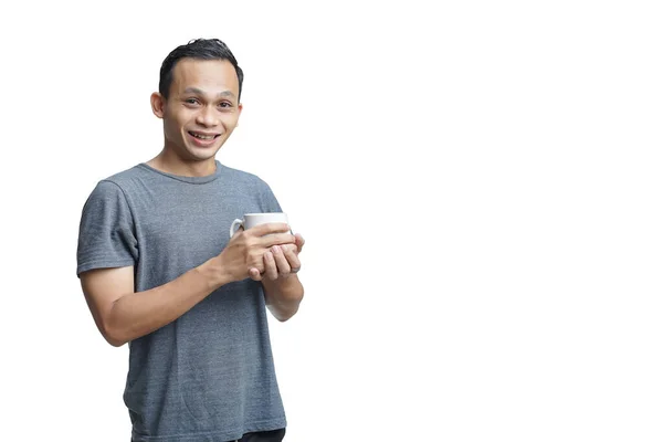 Knappe Aziatische Man Met Kopje Koffie Geïsoleerde Achtergrond — Stockfoto