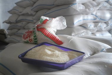 pirinç taneleri. beyaz pirinç