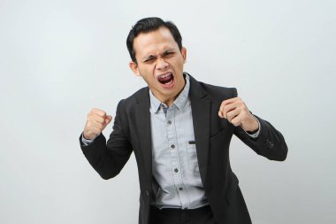 Andry deli Asyalı Endonezyalı iş adamı. Tecrit edilmiş bir geçmişi var.