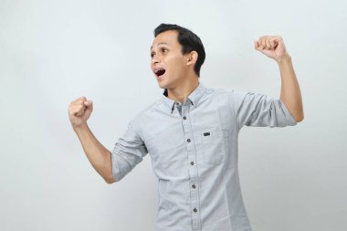 Neşeli, mutlu, kendinden emin Endonezyalı, soyutlanmış bir geçmişi var.