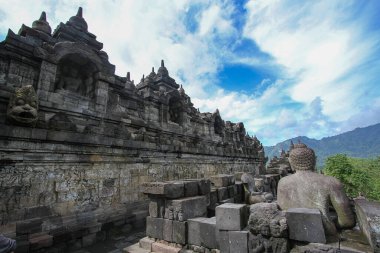 Borobudur Endonezya 'nın en büyük Budist tapınağı.