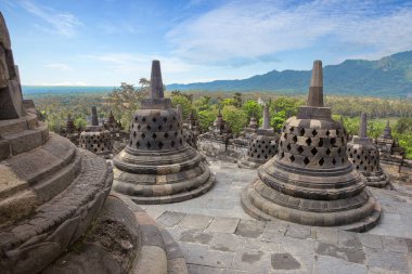 Borobudur Endonezya 'nın en büyük Budist tapınağı.