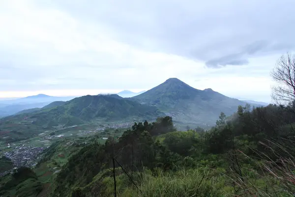 stock image Dieng plateau with Sindoro mountain and Sikunir hill