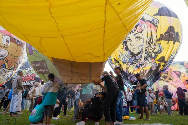 Wonosobo, 2 Nisan 2025. Sıcak Hava Balon Kültür Festivali