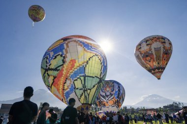 Wonosobo, 2 Nisan 2025. Sıcak Hava Balon Kültür Festivali