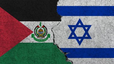 İsrail Hamas 'a karşı, Filistinliler ve İsrailliler arasındaki çatışma. Beton bir duvarın arkasındaki iki ülkenin bayrakları.