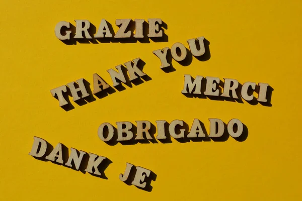 Děkujeme Slovo Angličtině Různých Evropských Jazyků Izolovaných Žlutém Pozadí Jako — Stock fotografie