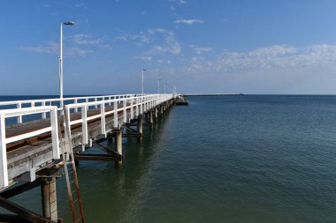 Busselton Jetty Güney Yarımküre 'deki en uzun kereste yığını ve popüler bir turizm merkezi, Geographe Körfezi, Batı Avustralya, Avustralya