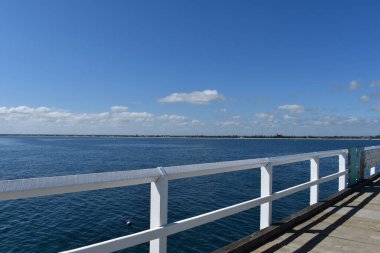 Busselton Jetty 'den Coğrafya Körfezi' ne sahile ve deniz kenarına Busselton, Batı Avustralya, Avustralya