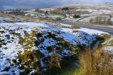 Kış manzarası, Merrivale yakınlarındaki kırlarda kar manzarası Dartmoor Ulusal Parkı, Devon, İngiltere