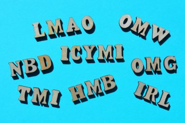 HMB, Hit Me Back, IRL, In Real Life ve TMI, Too Much Information gibi kısaltmalar