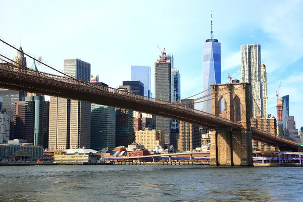 Brooklyn Köprüsü ve Aşağı Manhattan, New York, New York, ABD