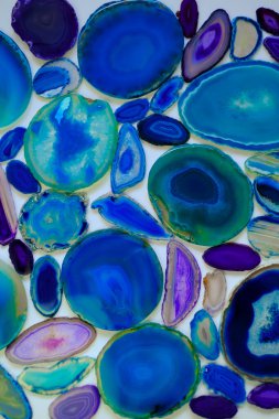  Kıvrımlı doku. Mavi ve yeşil doğal taşlar. Mavi ve yeşil tonlarda güzel taş arkaplan..