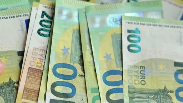 Fondo Los Billetes Euros Las Mujeres Clasifican Mano Las Facturas — Vídeo de stock