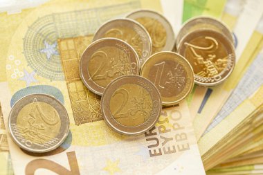 Avro parası. Avro banknotları fan ve para sütunları. AB para birimi. Avro banknotları ve avro paraları. Yakın plan..