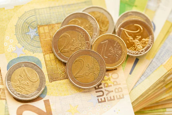 Dinero Euro Paquete Billetes Euros Abanico Columna Monedas Monedas Billetes — Foto de Stock