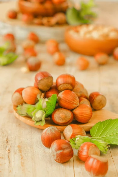 Stock image Hazelnuts harvest.Vegetable protein and healthy fat source. Whole and shelled organic hazelnuts on a wooden table.Hazelnuts in rustic style.Healthy fats.Farmed organic ripe hazelnuts 