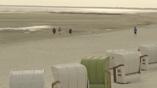 Mar Wadden Dunas Watt Pessoas Andando Praia Mar Arenoso Mar — Vídeo de Stock