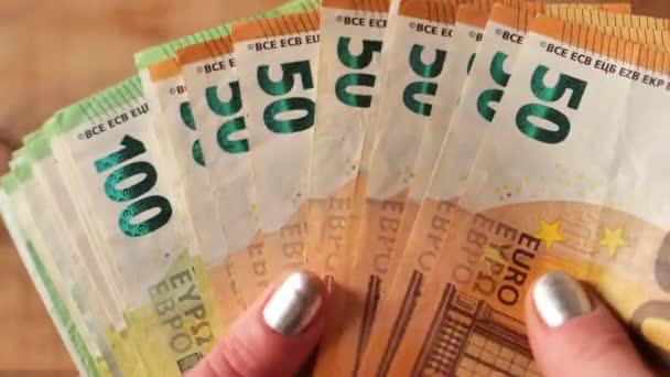 지폐를 Hands Recalculate Banknotes Slow Motion Expenses Income European Countries — 비디오