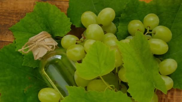 Grape Seed Oil Bottle Bunch Green Grapes Wooden Background Footage — Stock Video