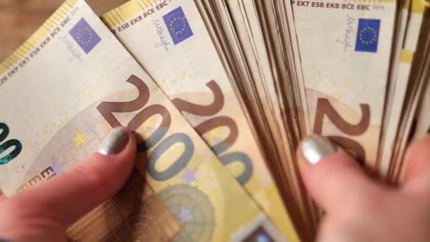 Geldzählung Packung 200 Euro Banknoten Einer Hand Ausgaben Und Einnahmen — Stockvideo