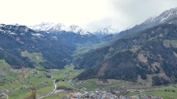 Matrei Ins Tyrol Austria Mountain Ландшафтна Панорама Місто Біля Підніжжя — стокове відео