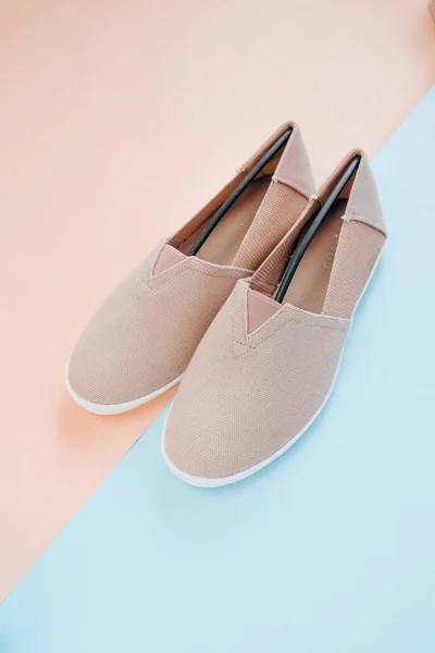 Beige Espadrilles Shoes Beige Blue Combined Background Summer Light Comfortable — Stock Photo, Image