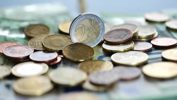 Euro Geld Eurocent Fallen Auf Einen Euro Schein Geld Und — Stockvideo