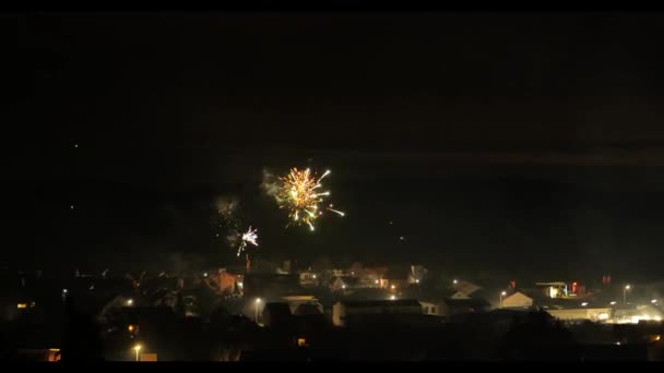 Πρωτοχρονιάτικα Πυροτεχνήματα Στη Γερμανία Παλιά Πόλη Και Εορταστικά Πυροτεχνήματα Υψηλής — Αρχείο Βίντεο