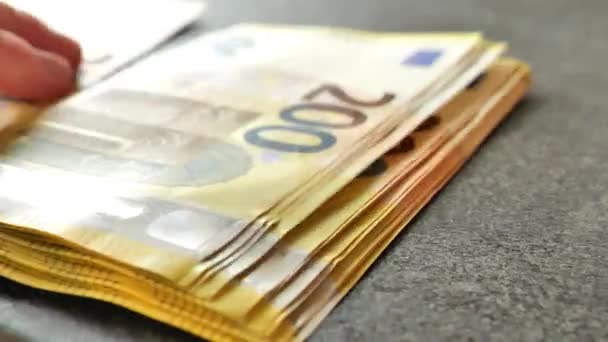 Банкноты 200 Евро Подсчет Банкнот Евро Руки Пересчитывают Банкноты Закрытыми — стоковое видео