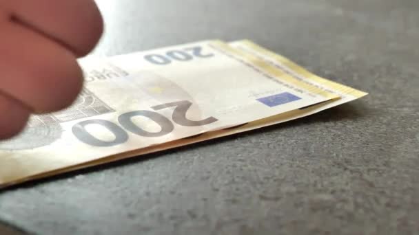 Comptage Argent Deux Cents Billets Euros Mains Close Dépenses Revenus — Video