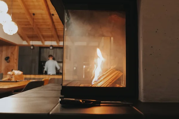 Den Kamin Anzünden Warme Gemütliche Wohnatmosphäre Glaskamin Interieur Home Kamin — Stockfoto