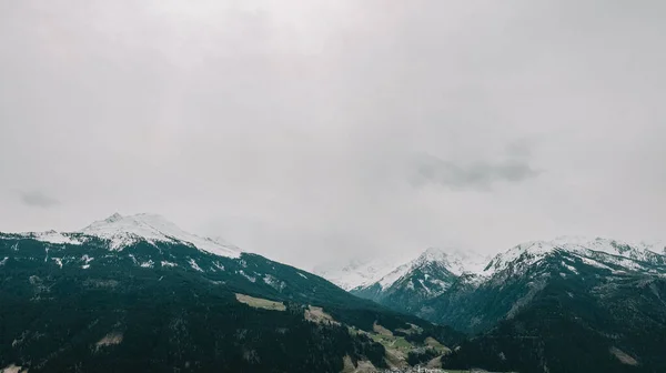 Dağ Manzarası Hohe Tauern Bölgesi Bulutlu Gökyüzü Olan Güzel Bir — Stok fotoğraf
