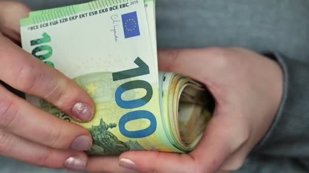 Гроші Складені Євро Банкноти Руках Крупним Планом Підрахунок Банкнот Руки — стокове відео