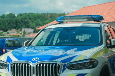  Polis arabası. Almanya, Bavyera, Haziran 2023. Almanya 'da polis BMW' si. Alman polisi Bavyera 'da polis aracında.