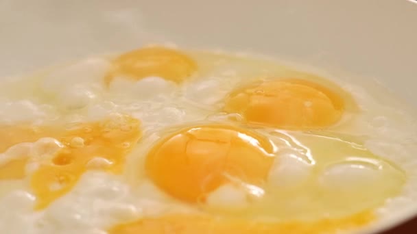 Ovos Fritos Pequeno Almoço Pequeno Almoço Proteínas Borbulhando Ovos Mexidos — Vídeo de Stock