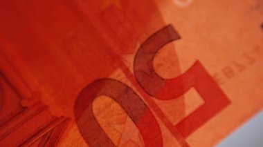 50 avro banknot. Avrupa Birliği ülkeleriyle Avrupa para birimi enflasyonu. 50 avro yakın plan. Avrupa 'da döviz kuru. 4k görüntü