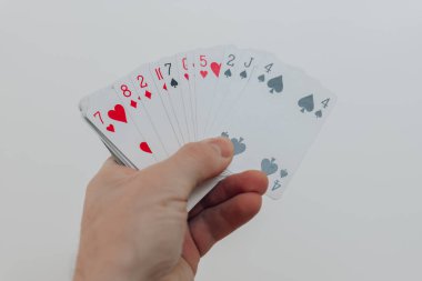 Arka planda bir kart fanı var. Masa kumarı. Şans konsepti..